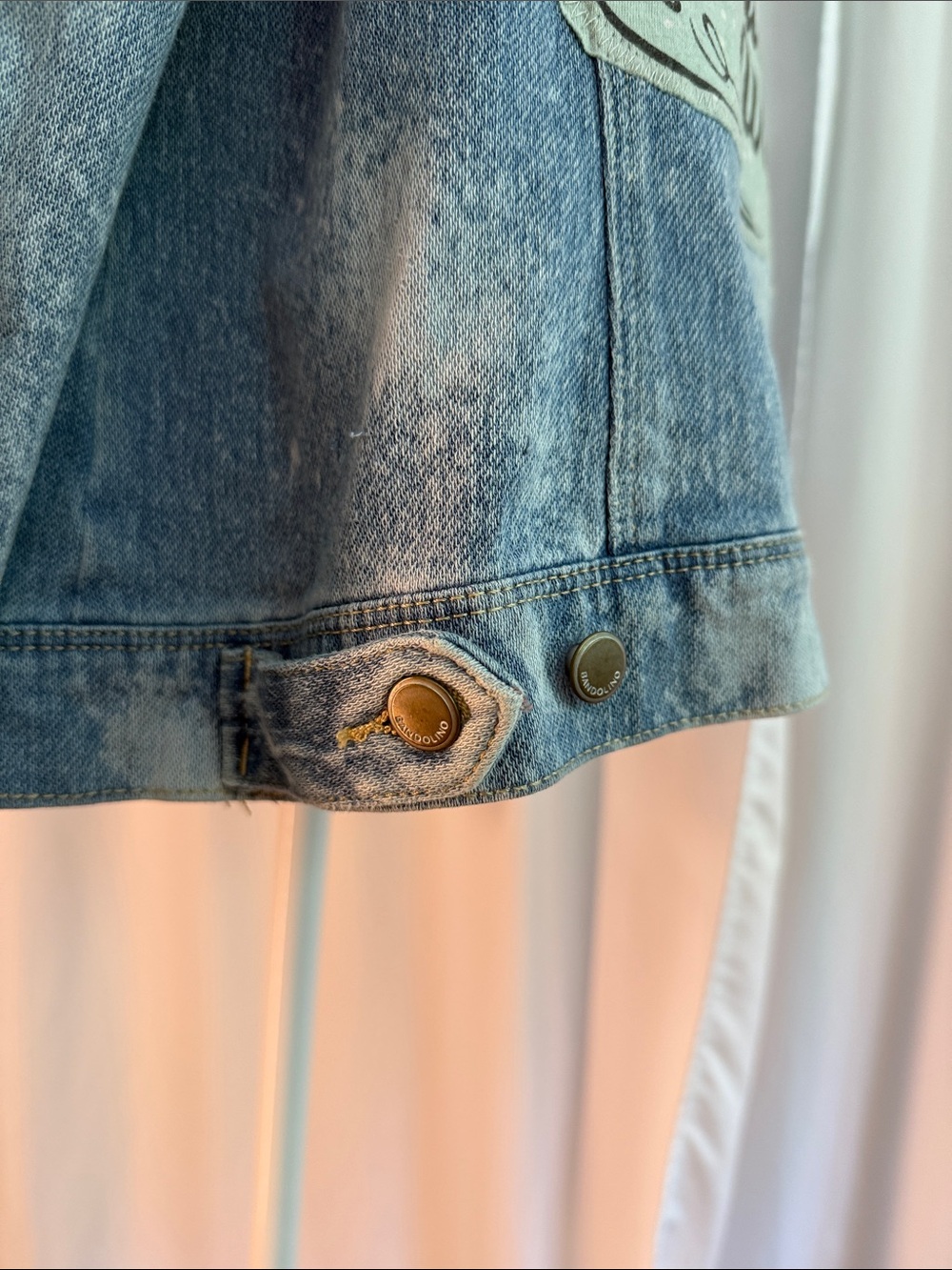 Bandolino Faded Blue Denim Jacket with Graphic Back - Picture 6 of 9